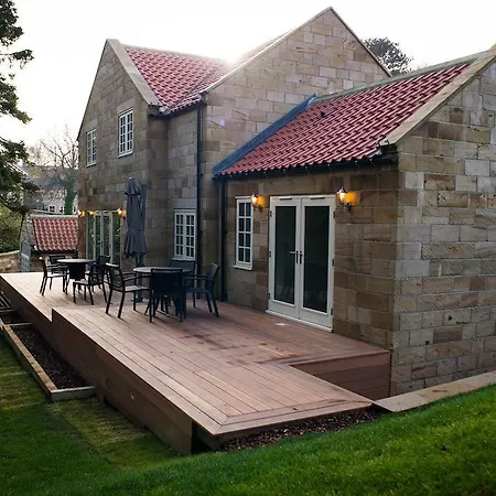 בית נופש Cottages At The Raithwaite Estate וויטבי